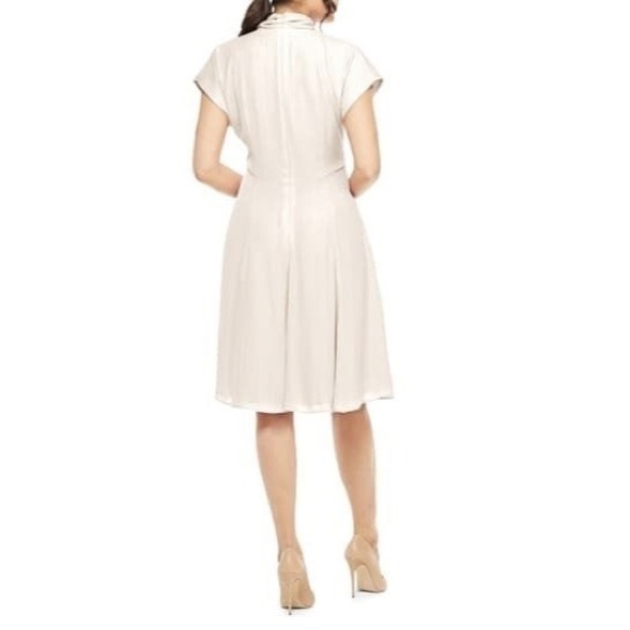 🌻Gal Meets Glam Aimee Neck Tie Trumpet Flare Dress🌻 - Picture 5 of 8